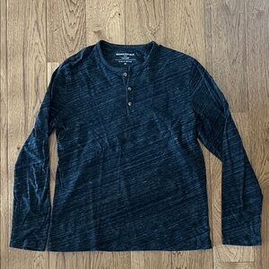 Banana Republic Men's Dark Gray Henley Shirt 3 button 100 cotton